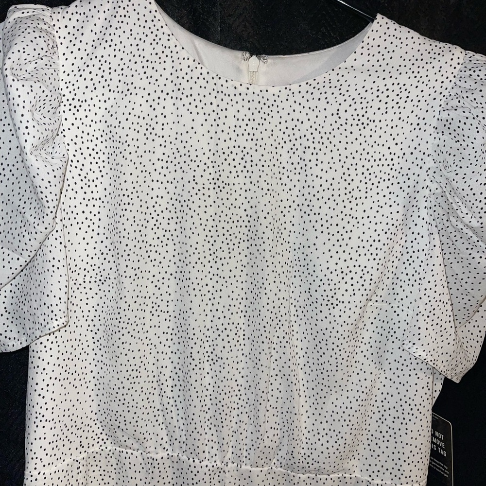 Elegant White Puff Sleeve Dress - Picture 4 of 4